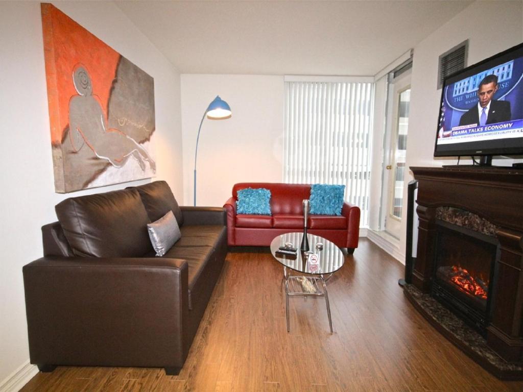 Glen Grove - Conservatory Tower Toronto Room photo