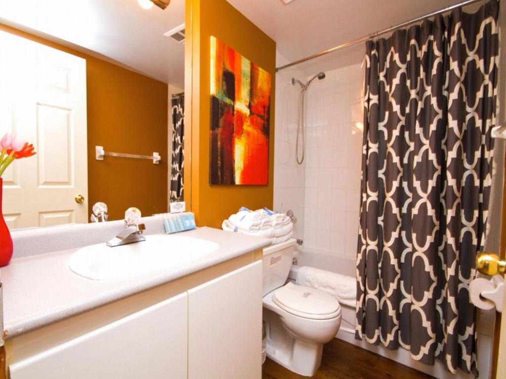 Glen Grove - Conservatory Tower Toronto Room photo