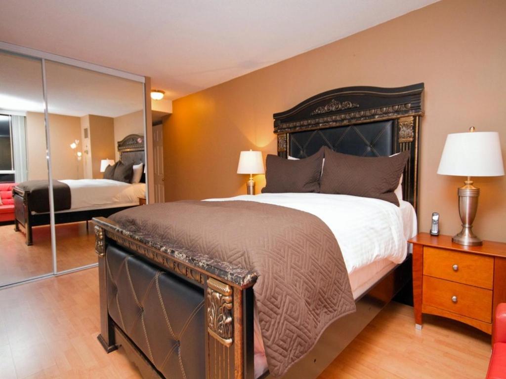 Glen Grove - Conservatory Tower Toronto Room photo