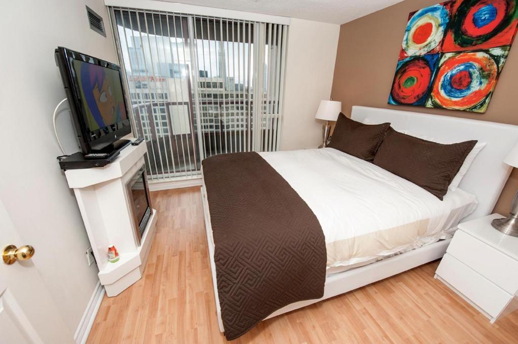 Glen Grove - Conservatory Tower Toronto Room photo