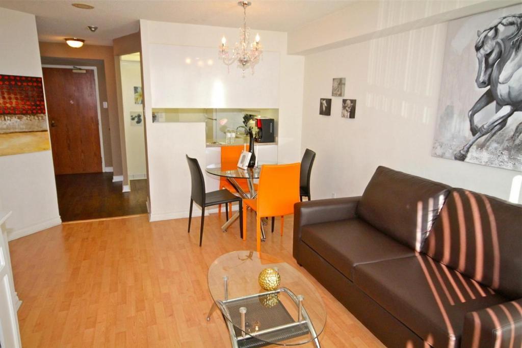 Glen Grove - Conservatory Tower Toronto Room photo