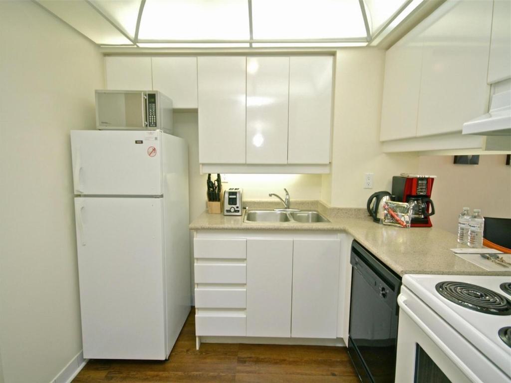 Glen Grove - Conservatory Tower Toronto Room photo