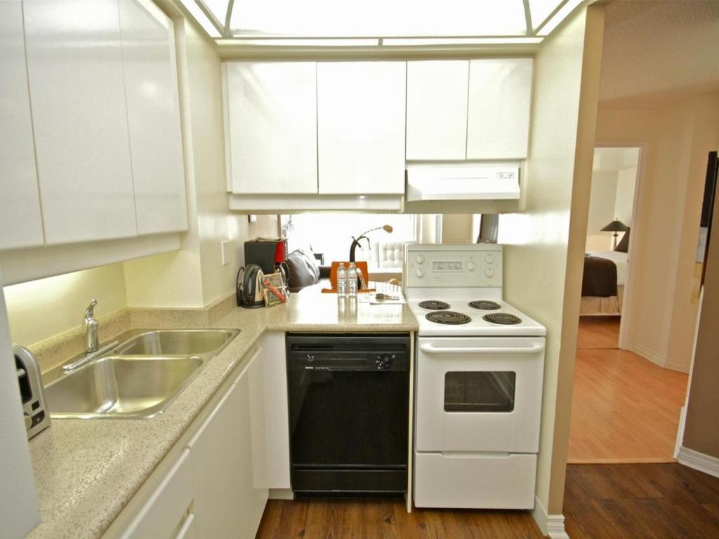Glen Grove - Conservatory Tower Toronto Room photo